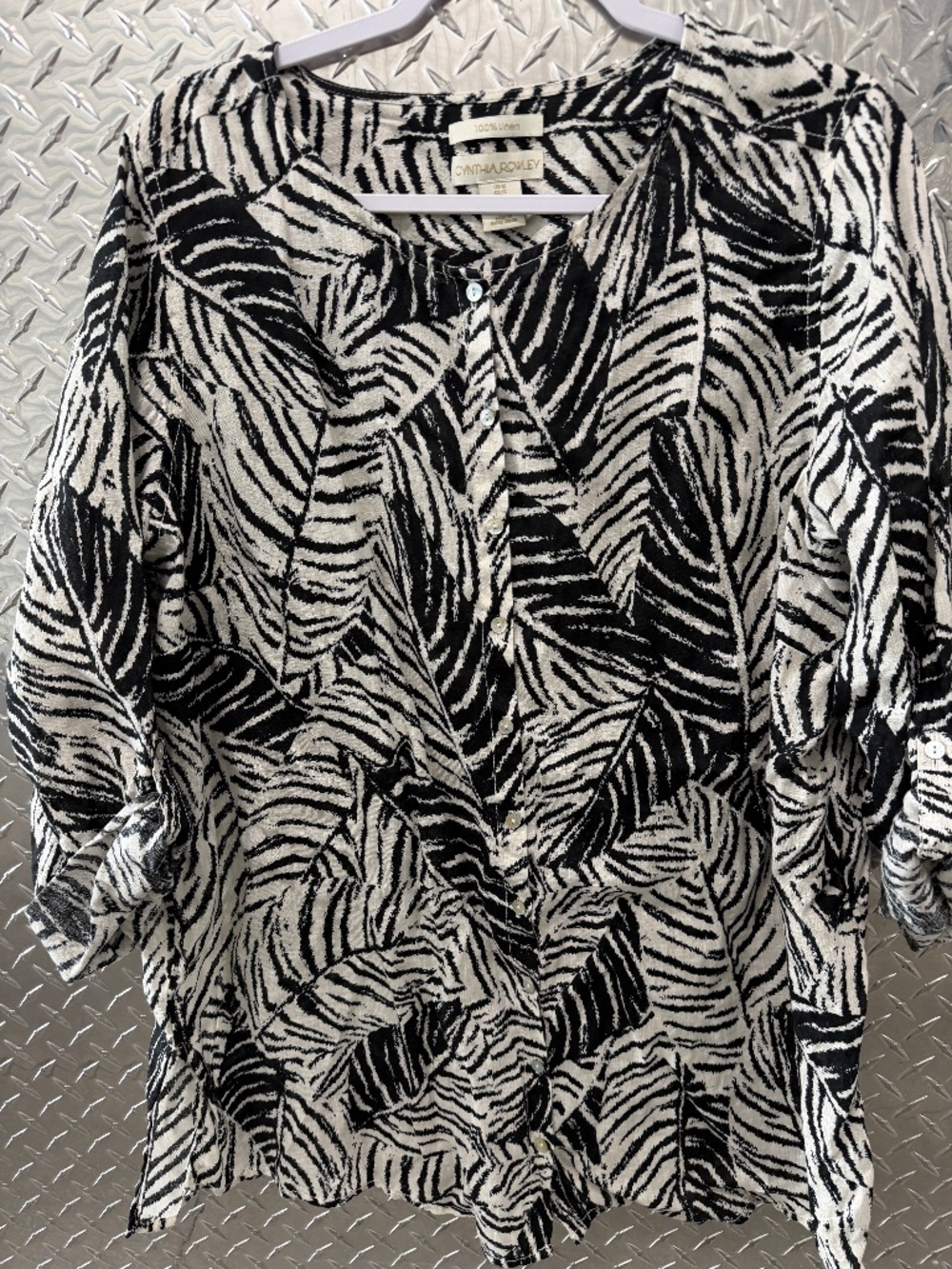 CYNTHIA ROWLEY 100% Linen Tunic Size 1X mother of pearl buttons roll tab sleeves